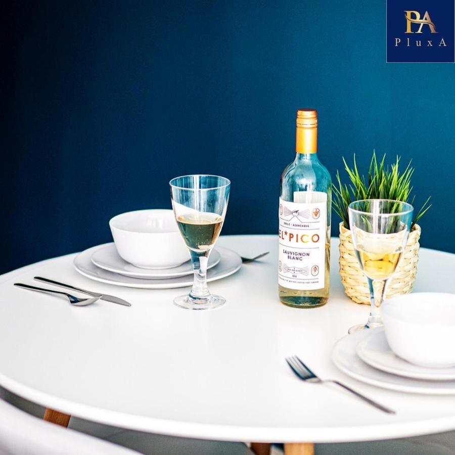 Pluxa Vivid Veranda Beautiful City Centre Apartment With Free Parking Birmingham Exterior photo